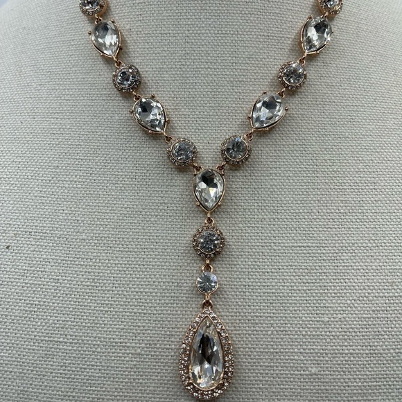 NWT Sienna Hand Crafted Rose Gold Crystal Halo Lariat Y Statement Necklace - Picture 3 of 5